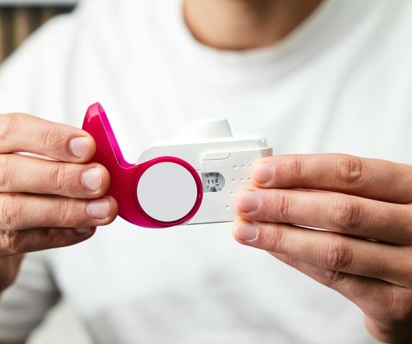 Abstract visual representing airflow and breathing.